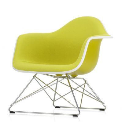 Gelber Eames Plastic Arm Chair mit Vollpolsterung und verchromtem Drahtgestell von Vitra. Designklassiker.